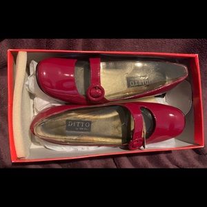 Ditto by Vaneli Red Patent Leather Icelos